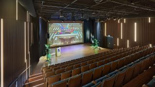 Theater - aanzicht vanuit zaal (met scherm)